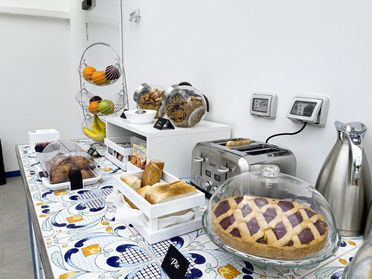 Villa Gabriella - Rooms & Breakfast Сант'Анджелло Экстерьер фото